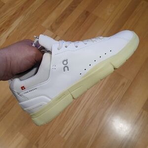 On Cloud The Roger AdvantageTennis/Lifestyle Athletic Shoes Size 8.5 Women